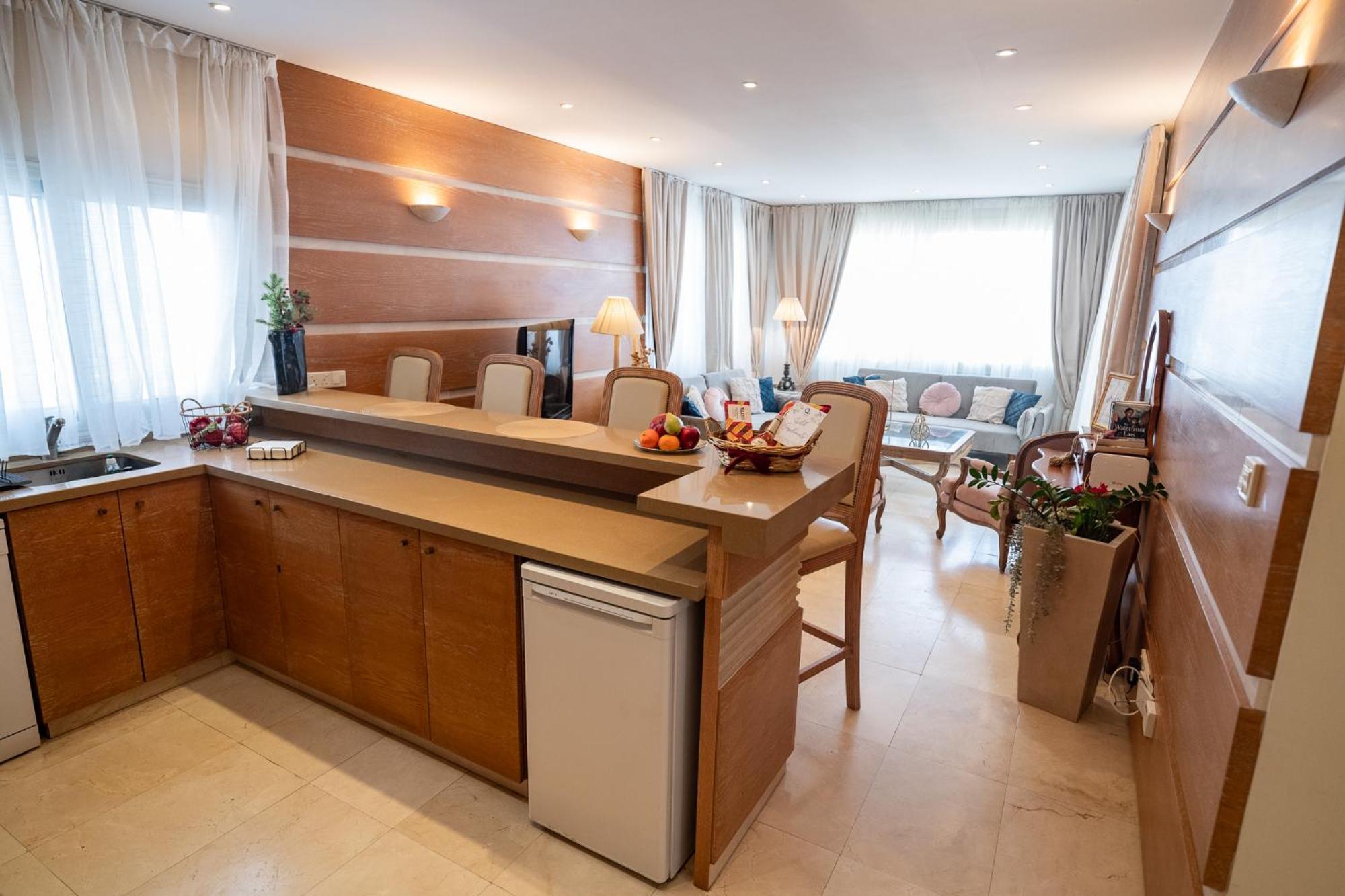 Quattro Beachfront Sea View Ap 4 ลาร์นาคา ภายนอก รูปภาพ
