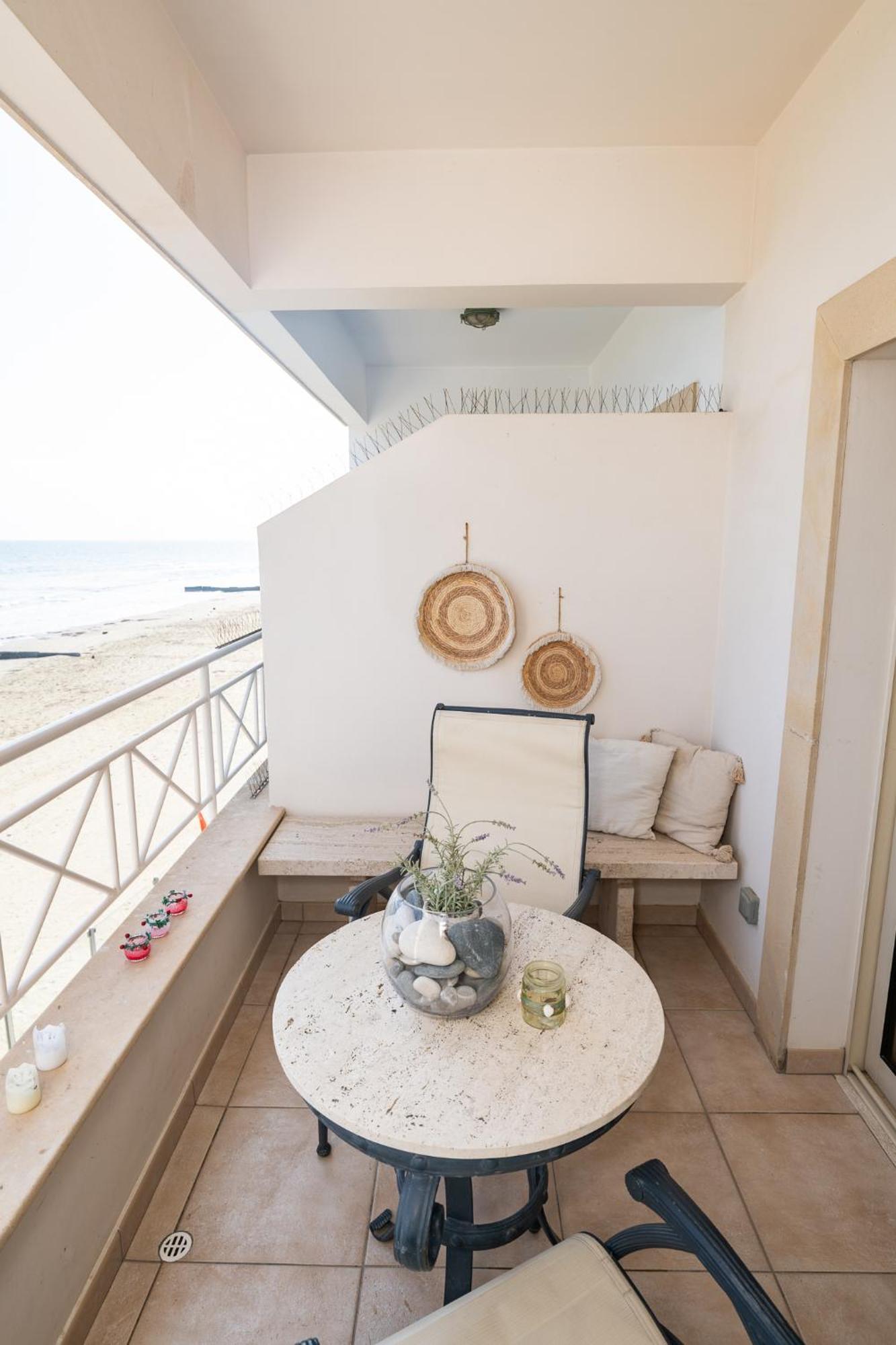 Quattro Beachfront Sea View Ap 4 ลาร์นาคา ภายนอก รูปภาพ