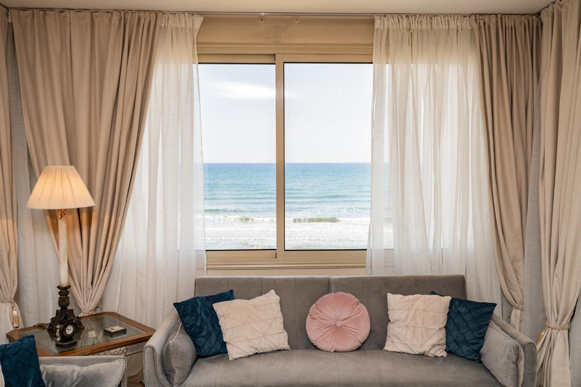 Quattro Beachfront Sea View Ap 4 ลาร์นาคา ภายนอก รูปภาพ